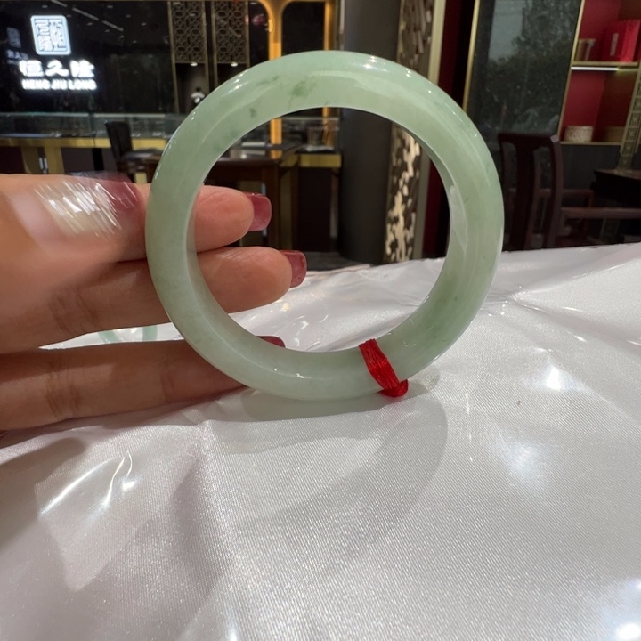 翡翠未镶嵌手镯芙蓉绿底飘花5253