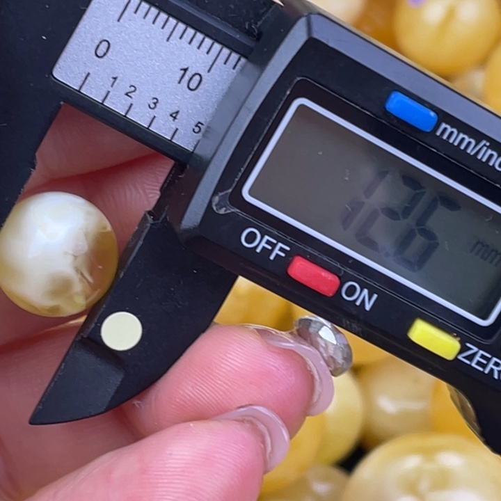 蜜蜡未镶嵌裸石微瑕1084