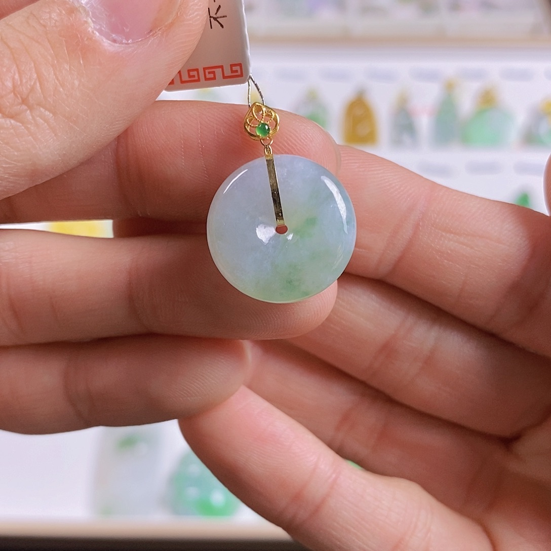 翡翠颈饰18K金镶嵌翡翠