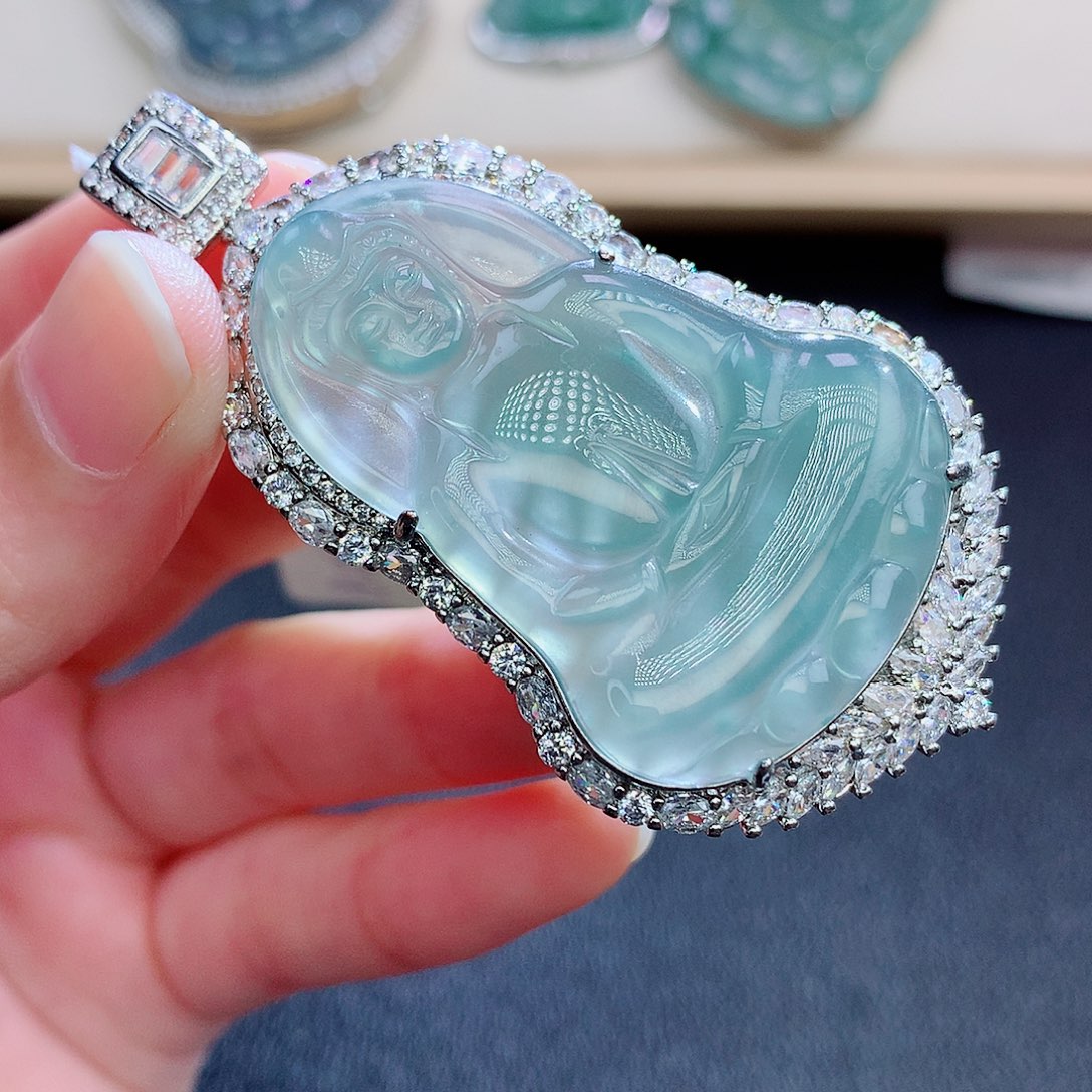 翡翠颈饰未镶嵌翡翠