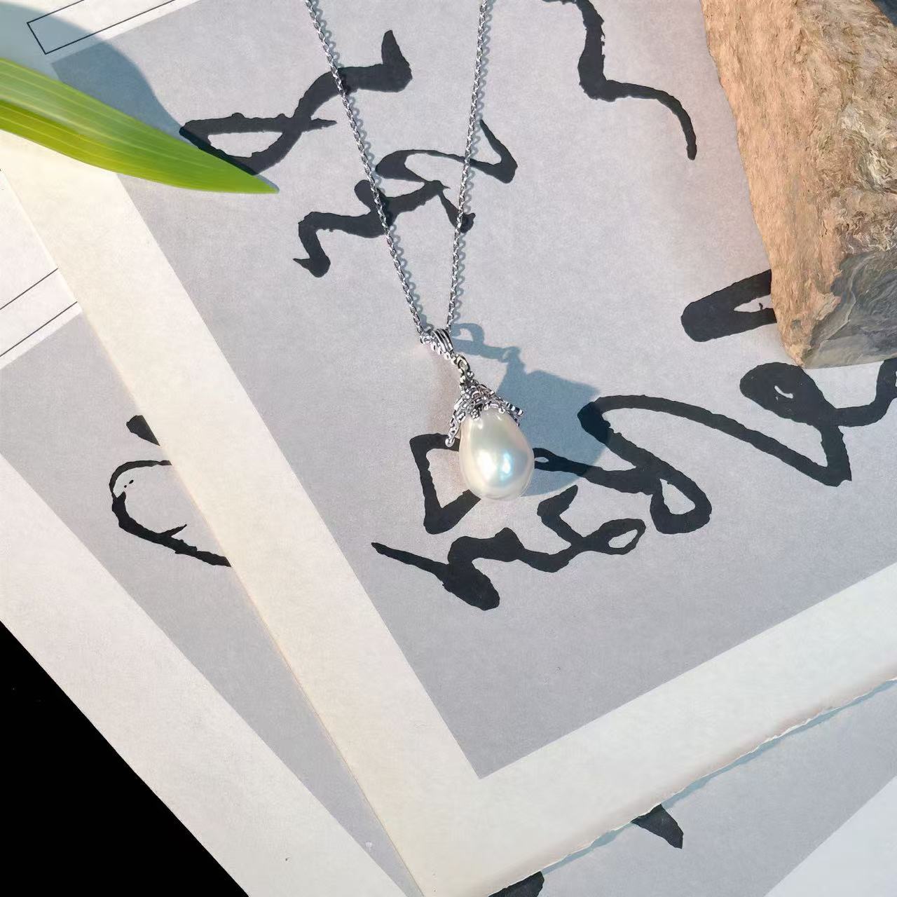 极光圆巴洛克天然淡水珍珠吊坠 大点位水滴珍珠项链