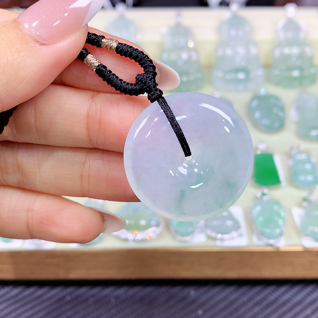 安***。翡翠未镶嵌颈饰平安扣