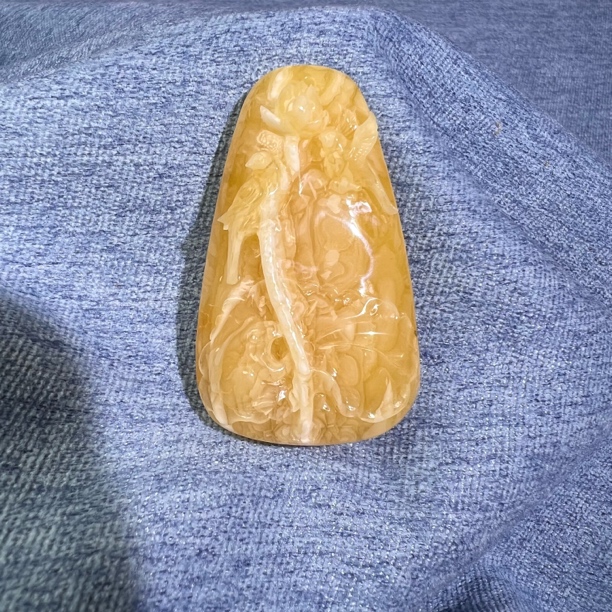 天然琥珀白花蜜蜡吊坠挂件俏色巧雕