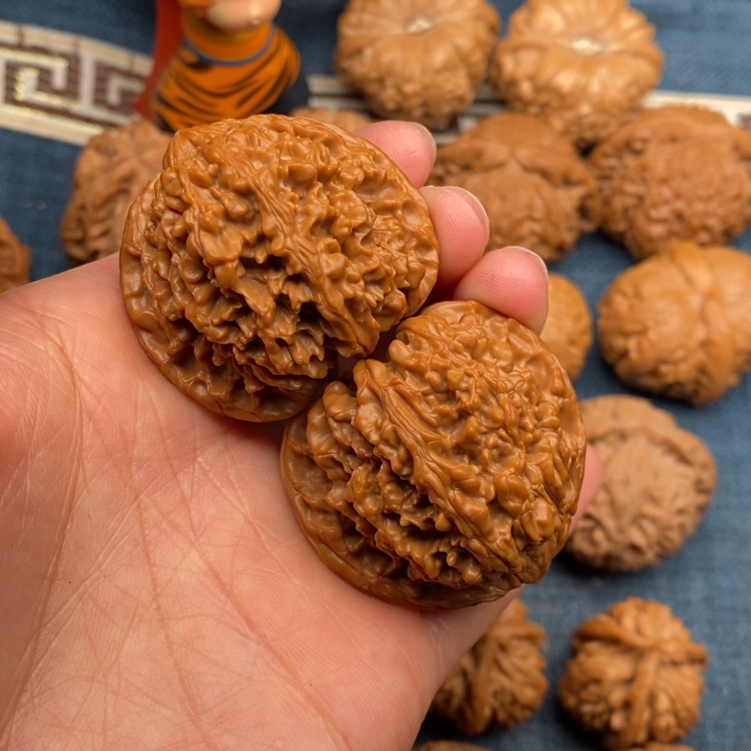 文玩核桃把件41全品毕业满天星