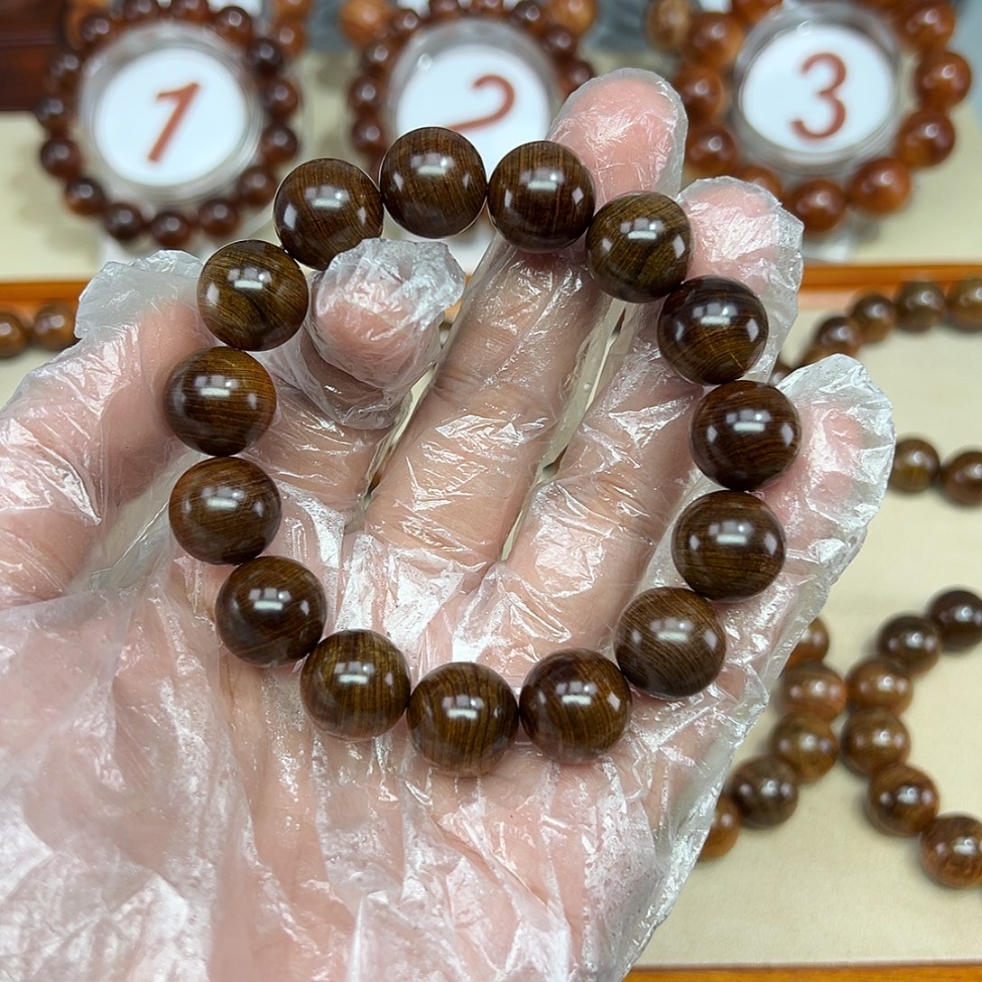 仲***响柏木（崖柏）1.5极致清灰底雷击