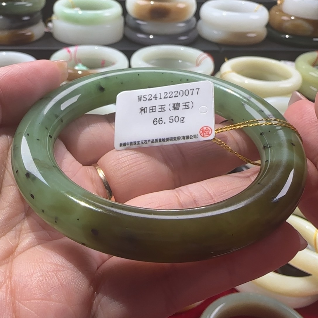 和田玉手镯未镶嵌