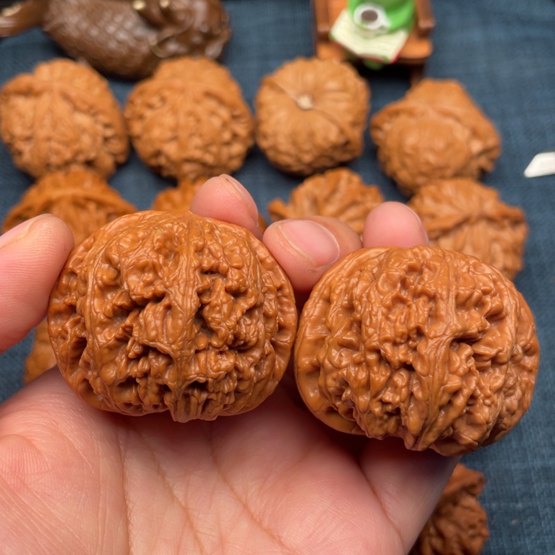 文玩核桃把件44精品红皮球粗筋