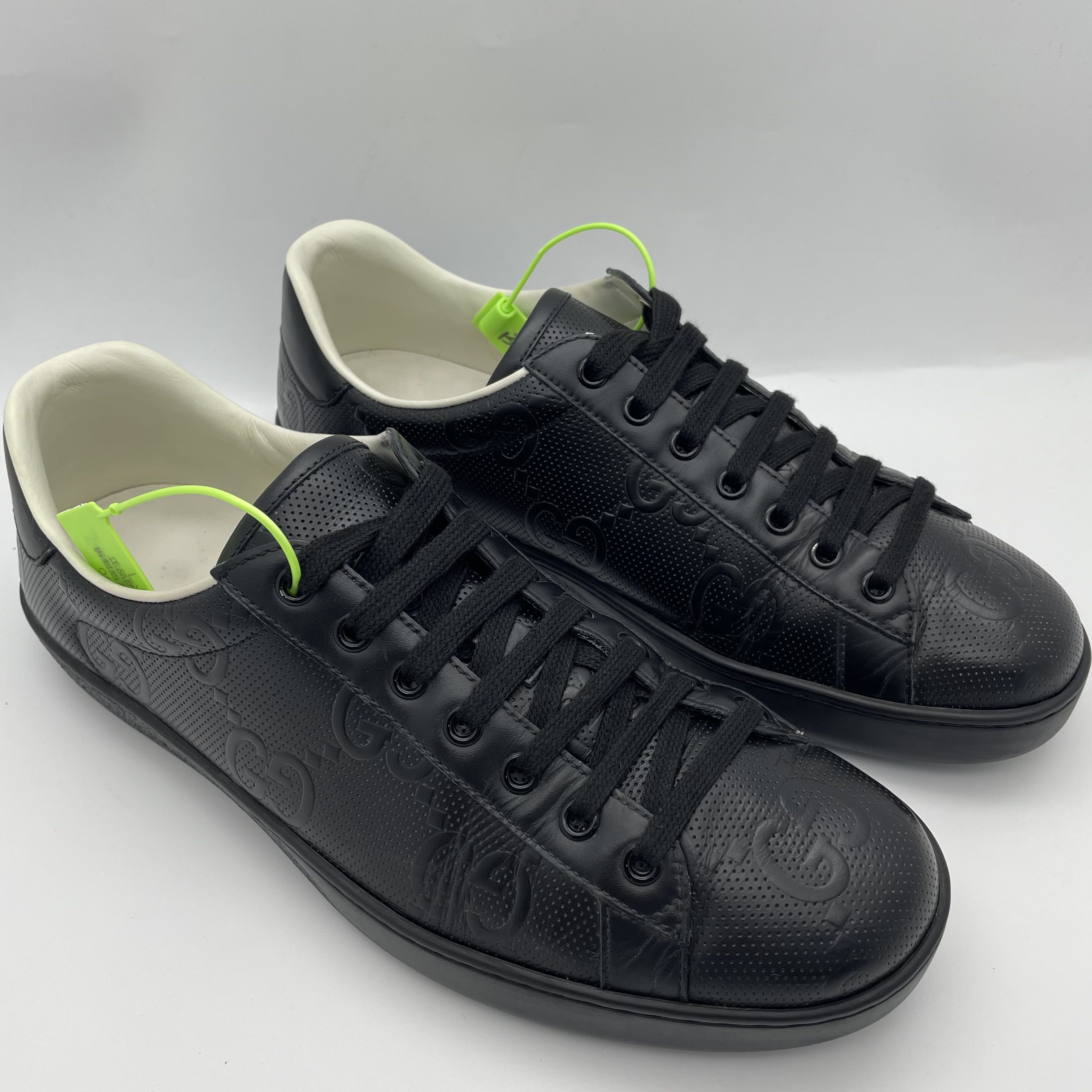 95新 GUCCI/古驰 42.5欧码/黑色经典浮雕双G时尚休闲板鞋