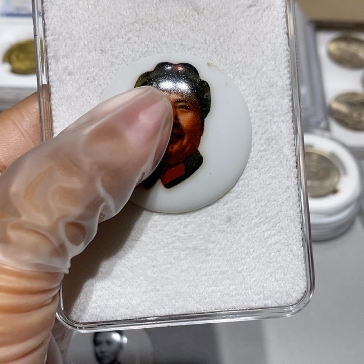 其他普通金属毛爷爷纪念章一枚随机发货