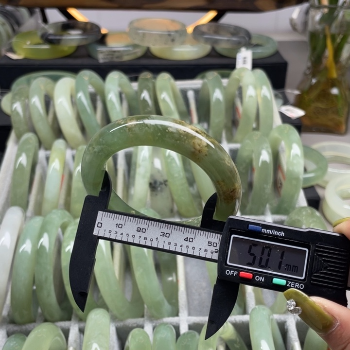 蛇纹石玉手镯未镶嵌144