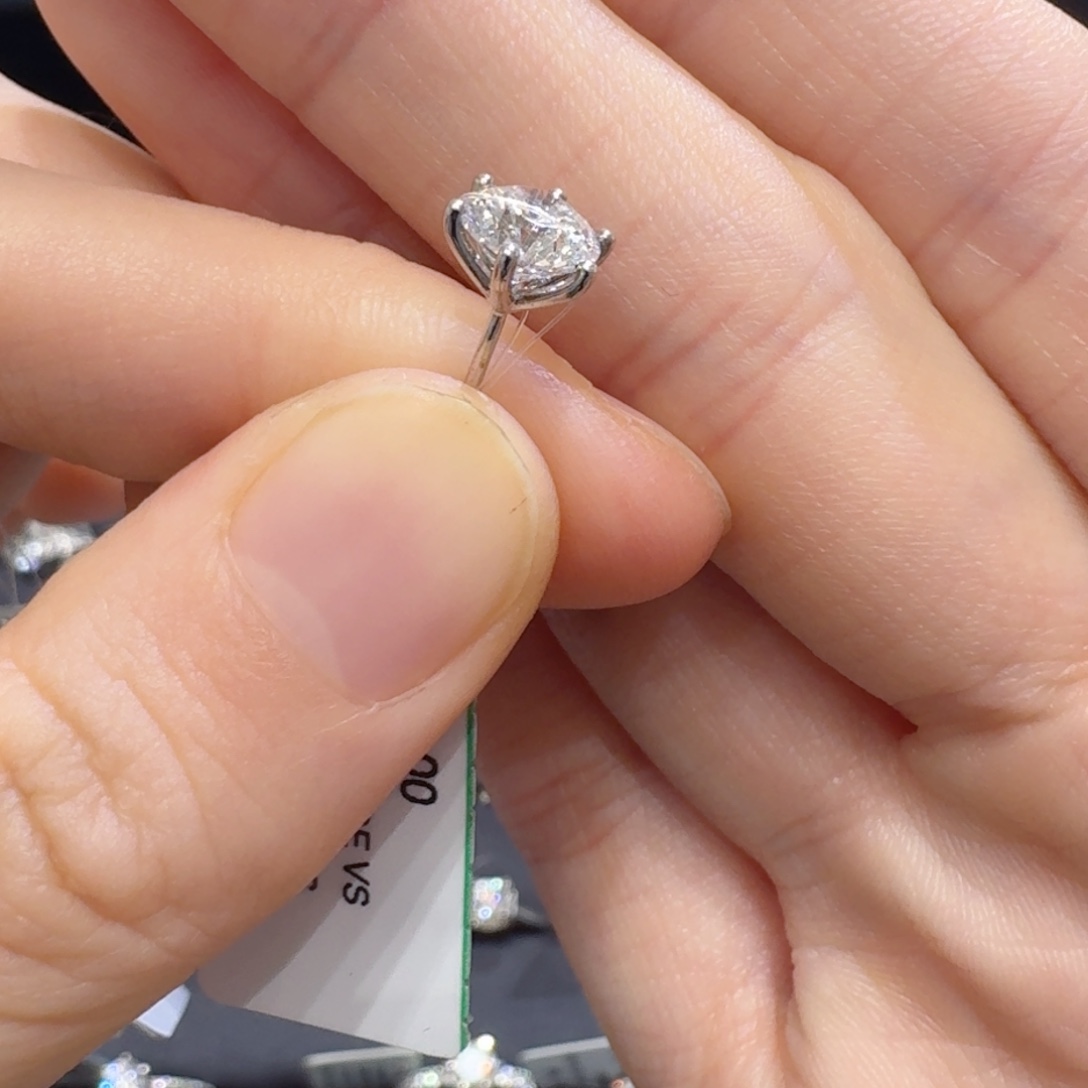 不***乔实验室培育钻石18K金镶嵌耳饰六爪耳钉1克拉k白单只e080