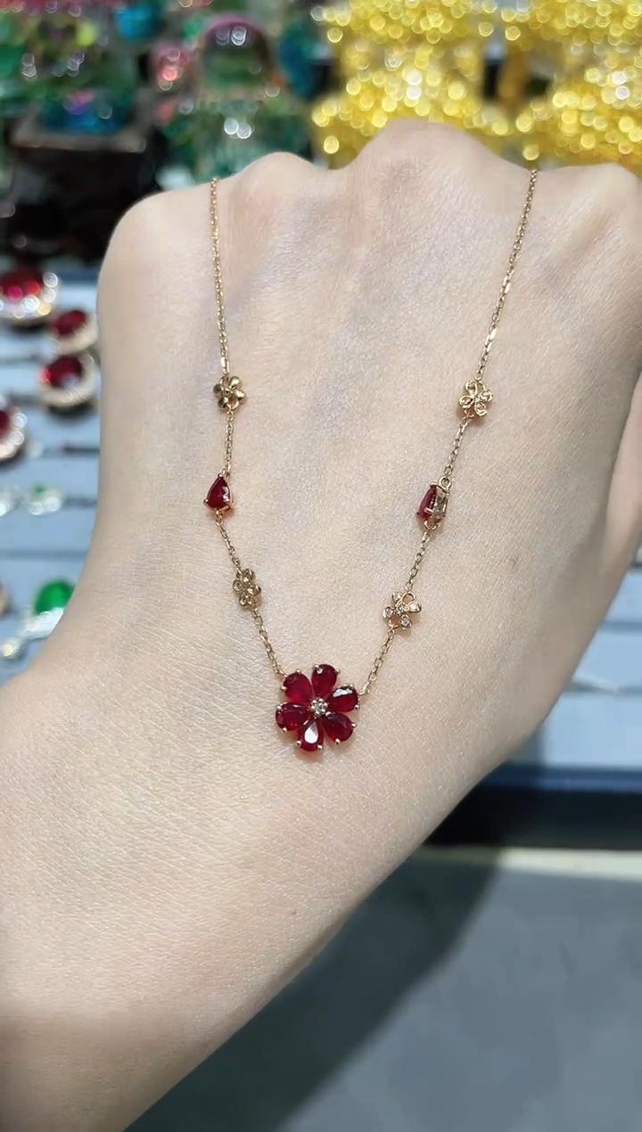 18K金镶嵌天然红宝石项链花朵款