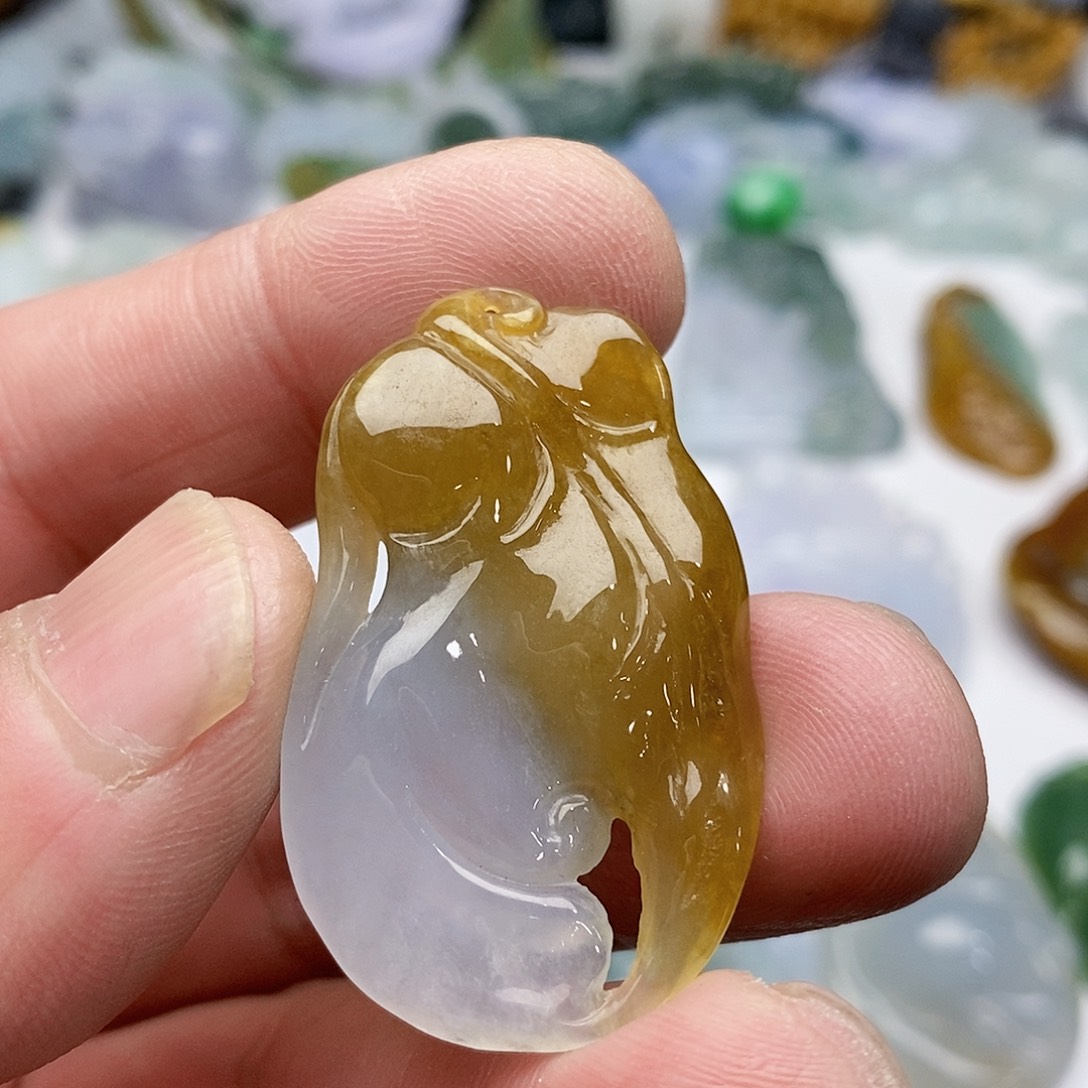 翡翠颈饰未镶嵌叶子