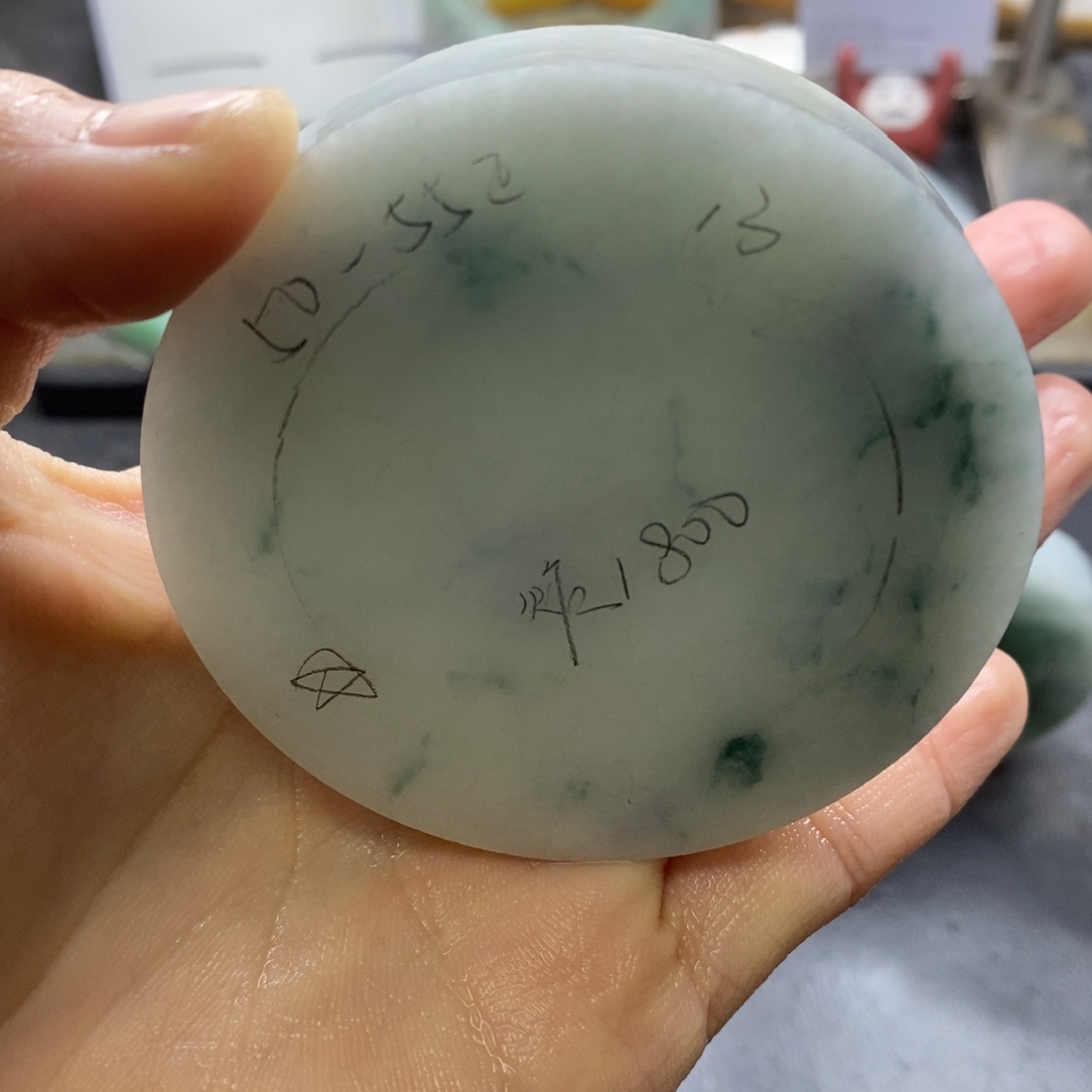 定制翡翠未镶嵌翡翠手镯