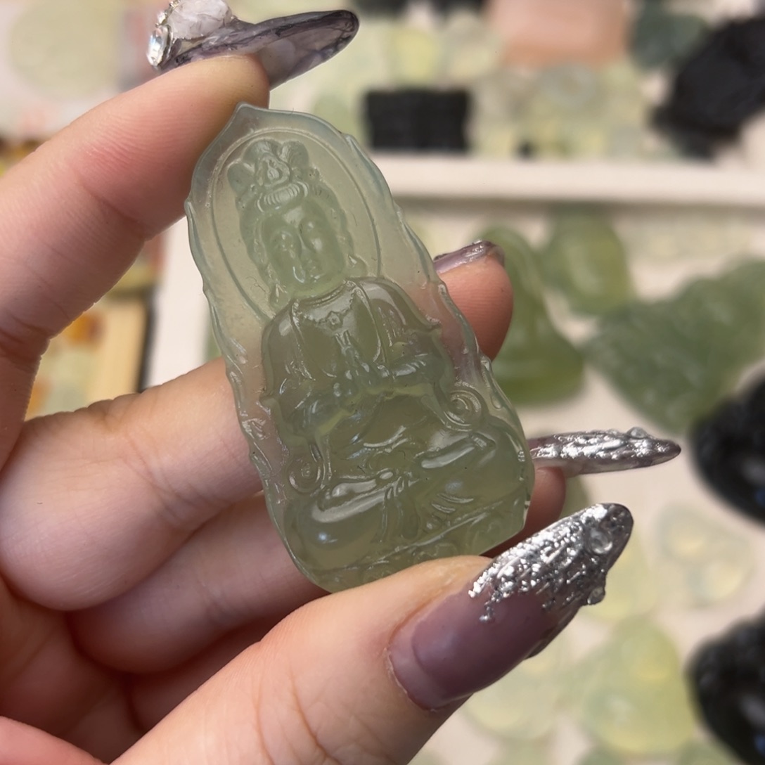 蛇纹石玉颈饰合金