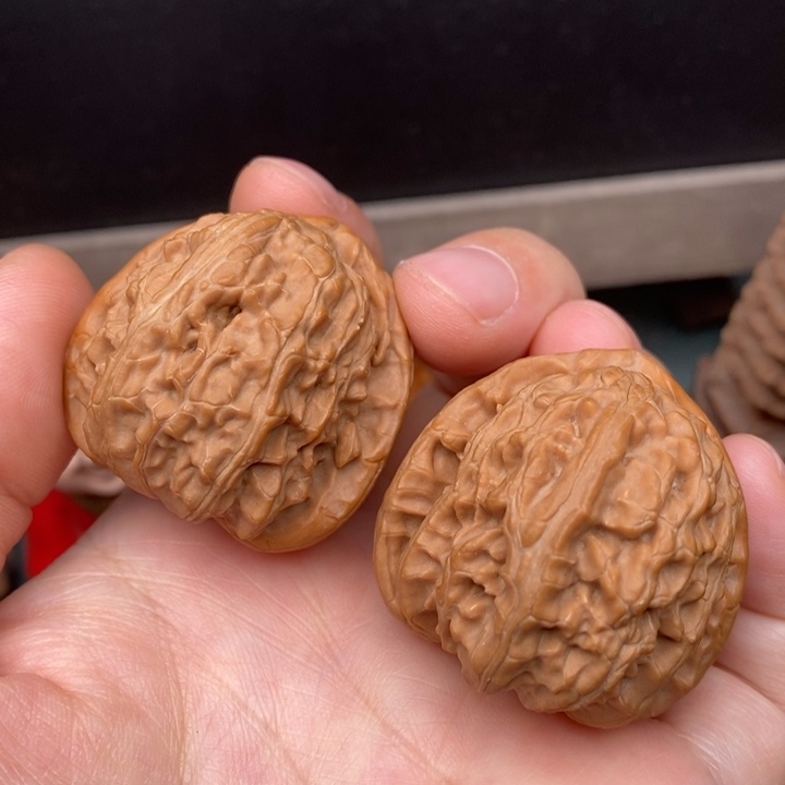 吊坠桃核白狮子35