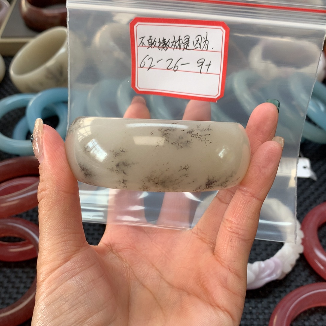 不***惯石英岩玉未镶嵌手镯