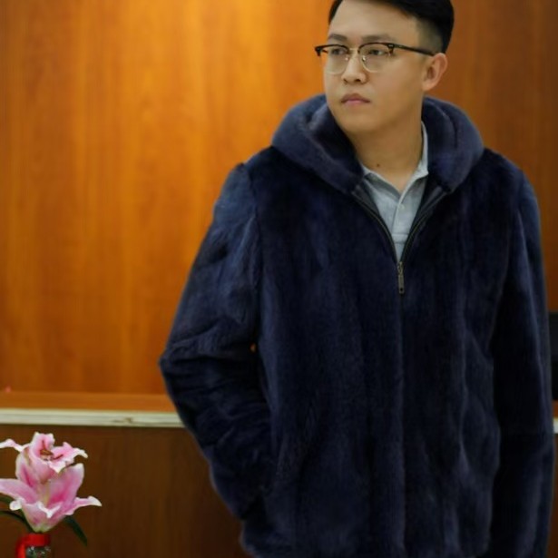 暗云杉色男士拉链款水貂外套