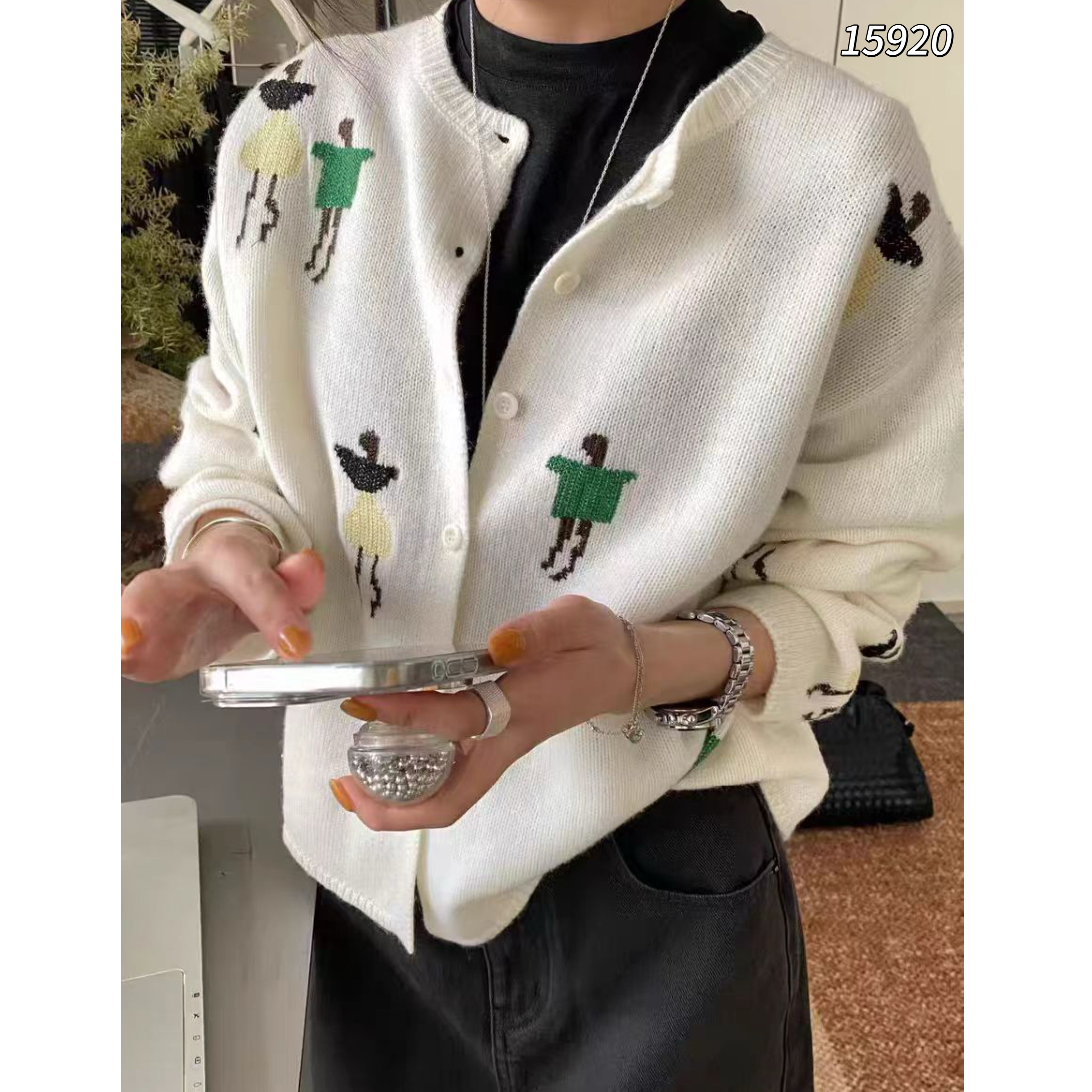 15920（部分无水洗唛，介意慎拍）WANGDAN新款圆领刺绣针织开衫