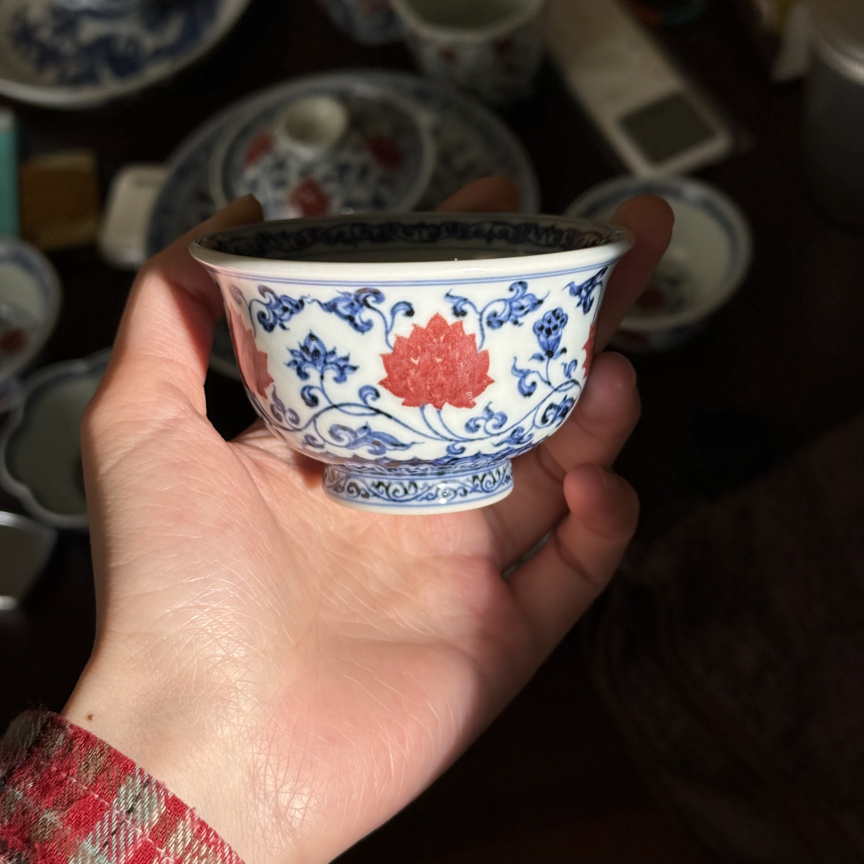 【瓷都甄选】松风馆藏青花原矿釉里红缠枝莲中号压手茶杯80ml