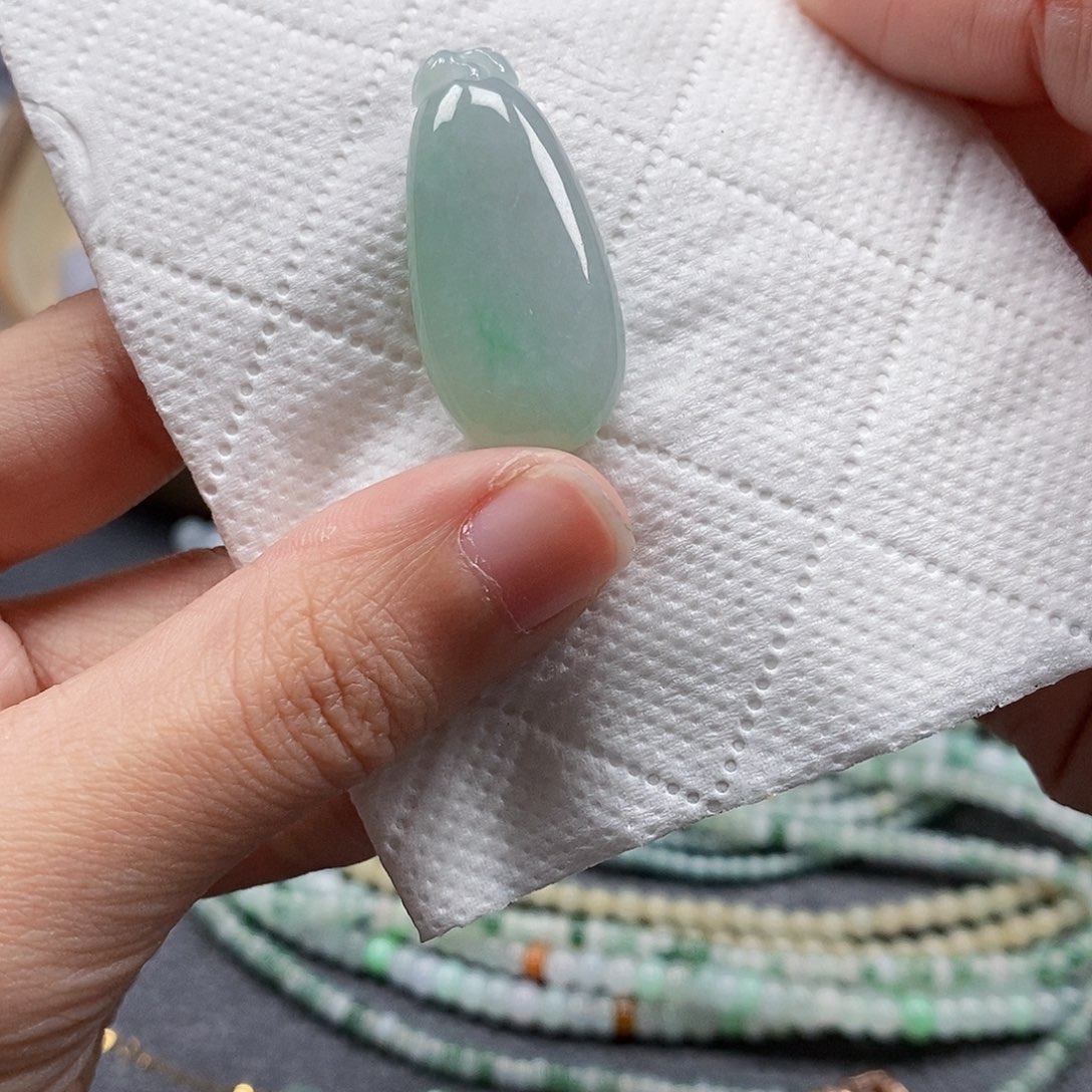 翡翠颈饰未镶嵌闪