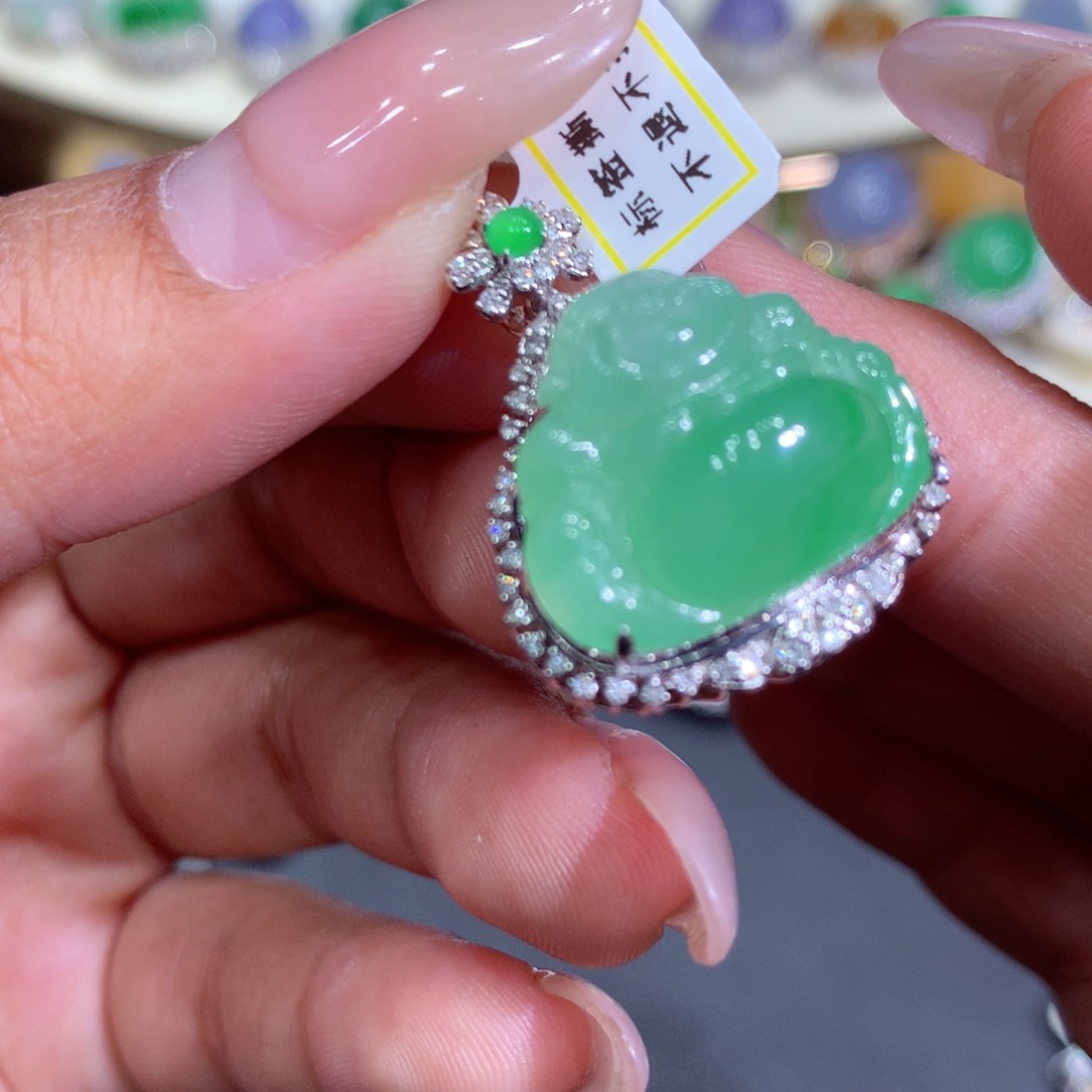 翡翠吊坠(赠链)18K金镶嵌