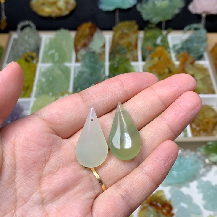 蛇纹石玉合金颈饰