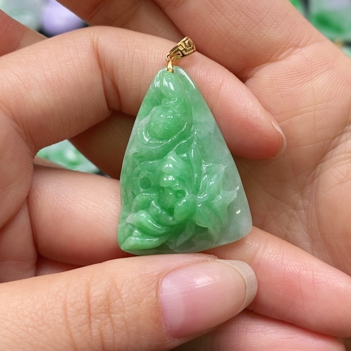 翡翠颈饰未镶嵌吊坠