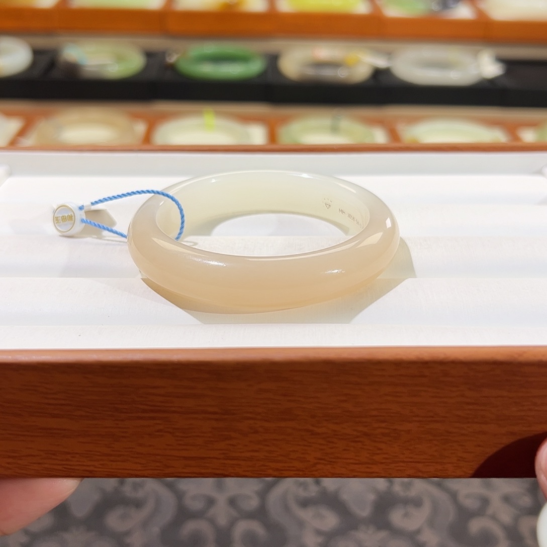 和田玉手镯未镶嵌  【粉白】