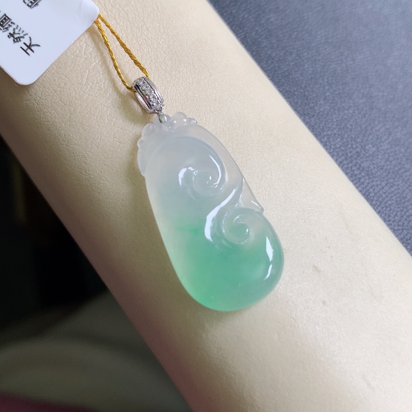 【闪购商品】翡翠颈饰18K金镶嵌如意