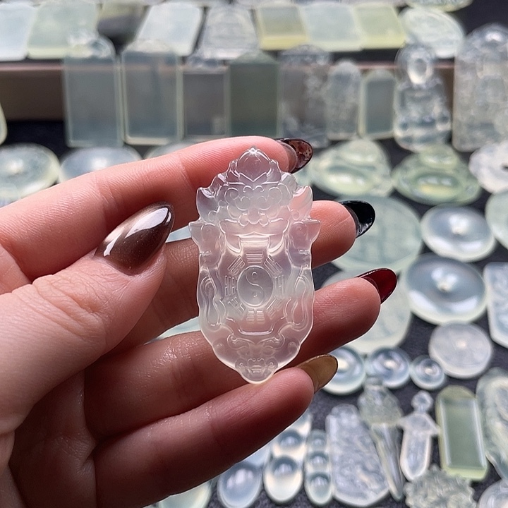 岫玉未镶嵌颈饰山鬼令