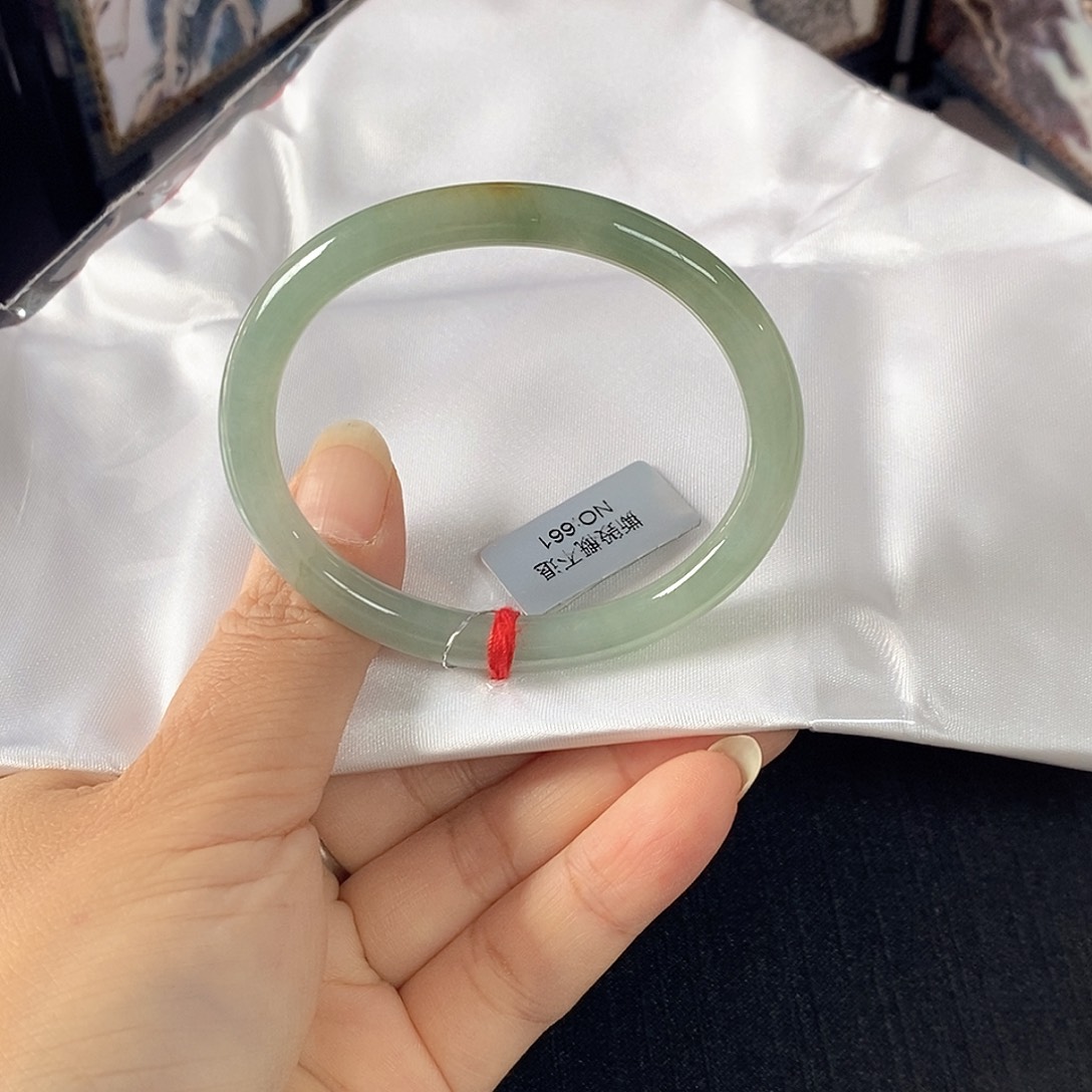 翡翠未镶嵌手镯（贵妃镯）53.7