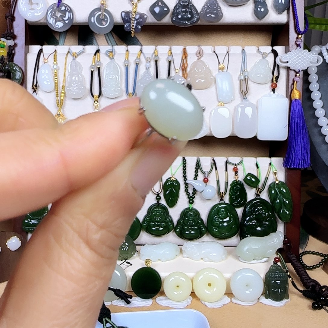 和田玉未镶嵌颈饰