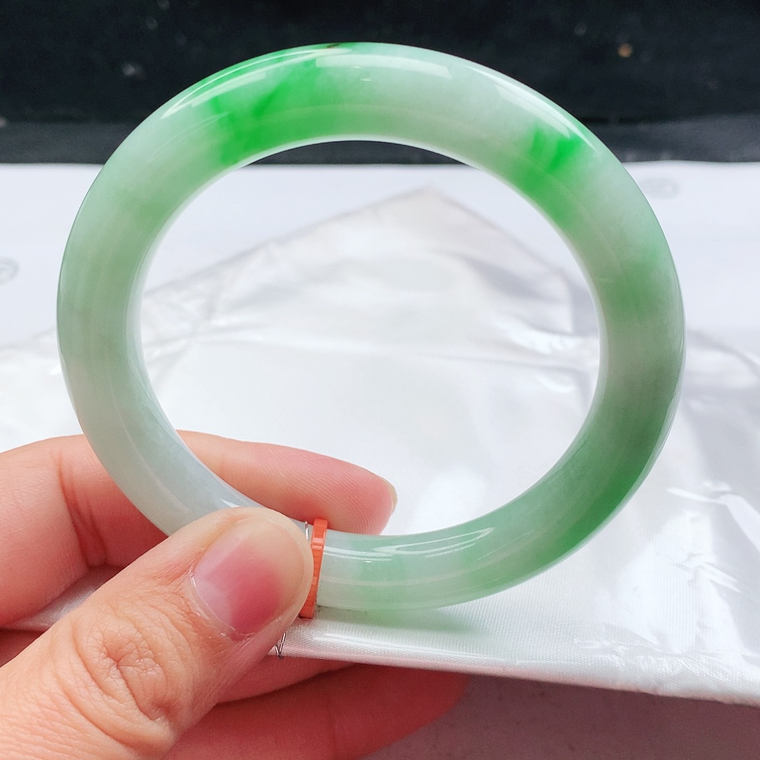 翡翠手镯未镶嵌55.5圈口