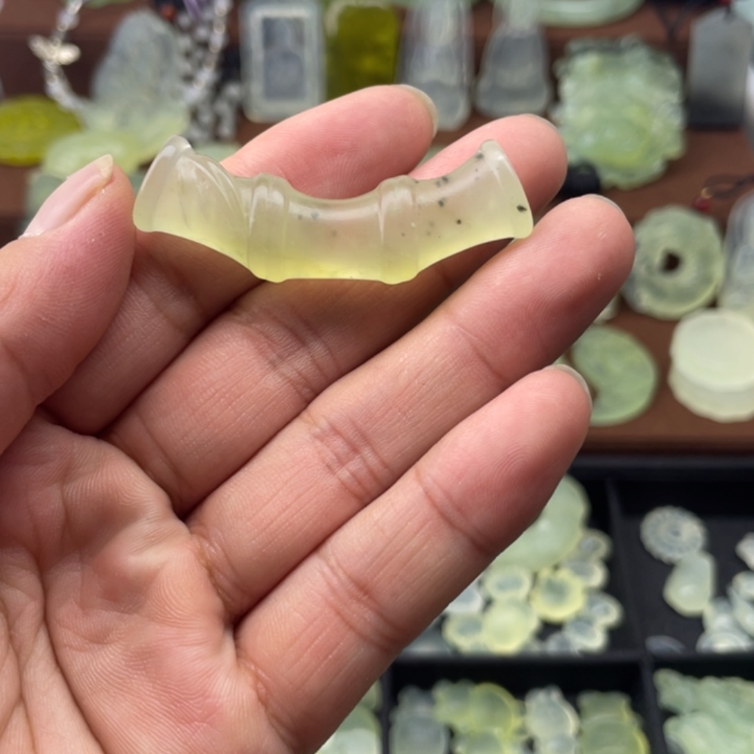 未镶嵌蛇纹石玉颈饰