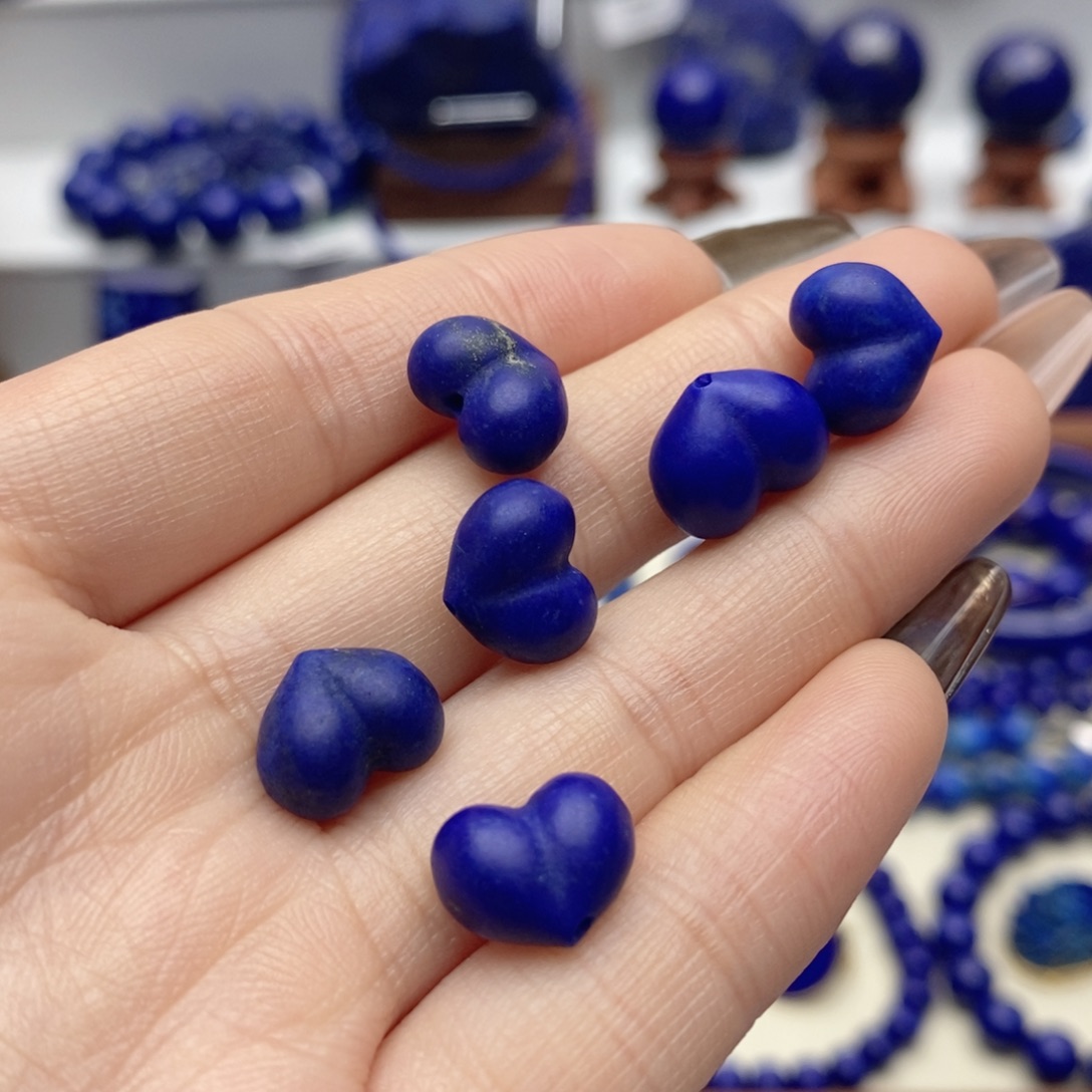 青金石未镶嵌颈饰随机发一个