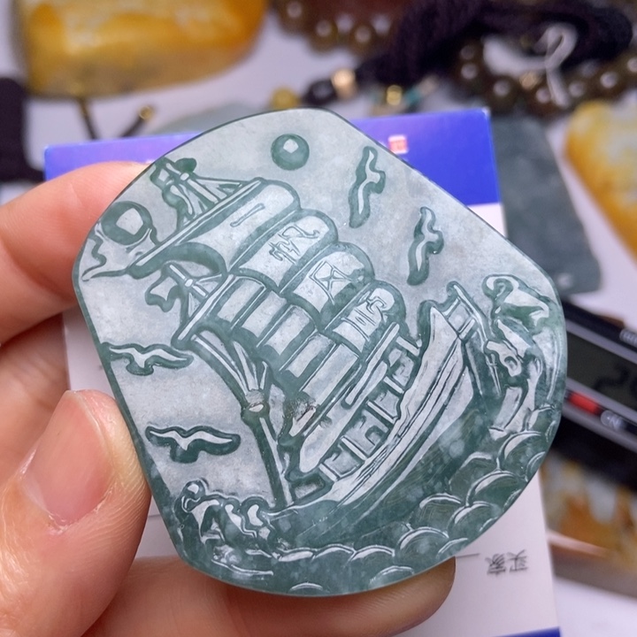 翡翠颈饰未镶嵌翡翠