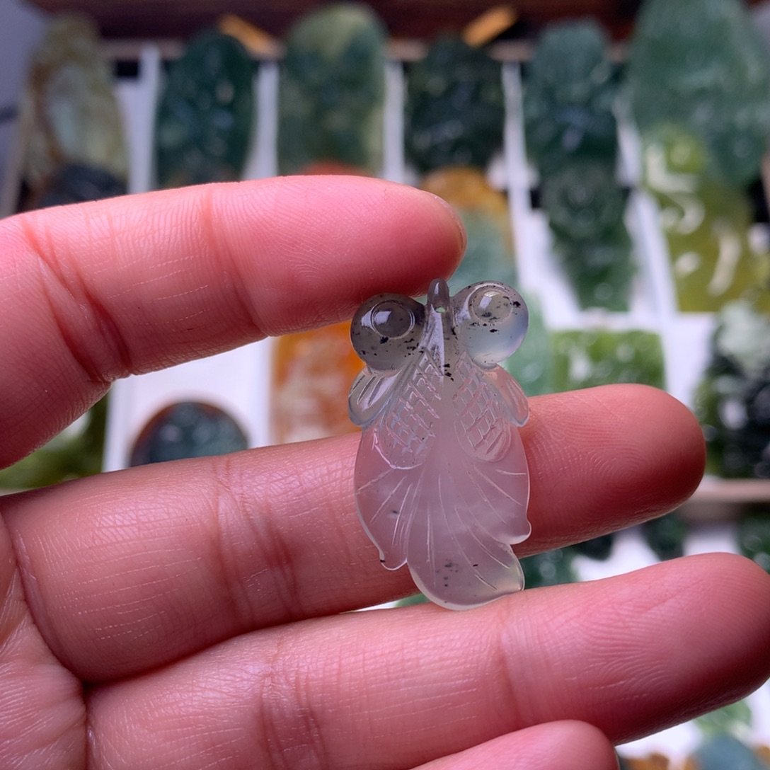 蛇纹石玉未镶嵌挂件金鱼