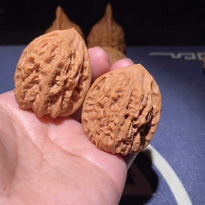 文玩核桃吊坠鸡心
