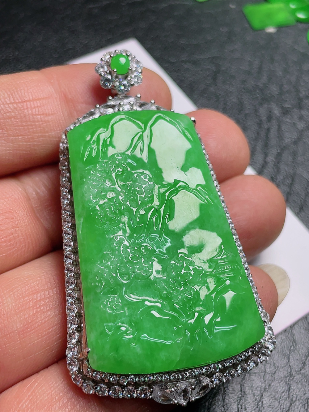 （缅甸翡翠A货）925银镶嵌冰种山水牌吊坠（尺寸66.5-35-11.8）