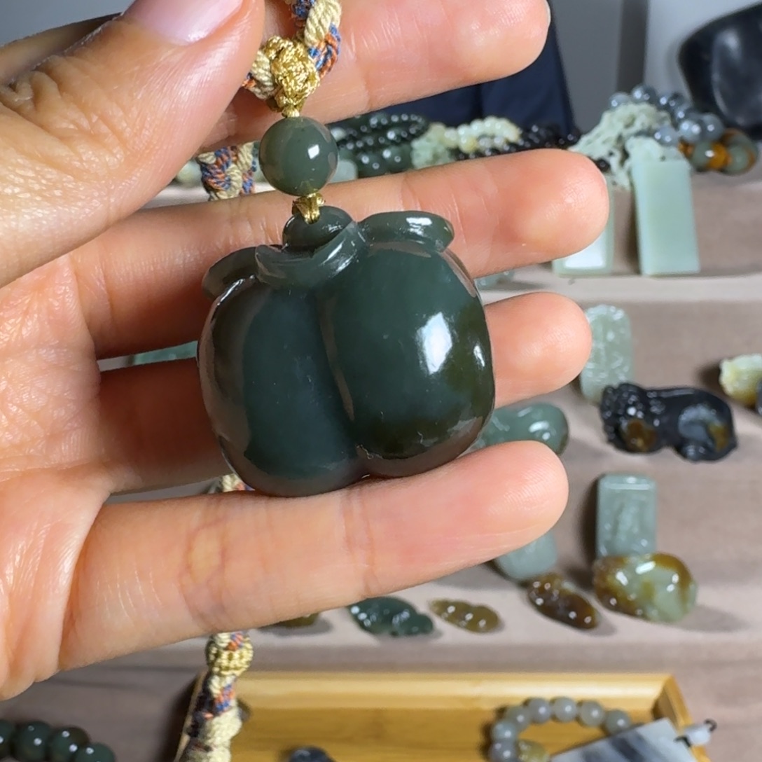 和田玉（糖玉）颈饰未镶嵌