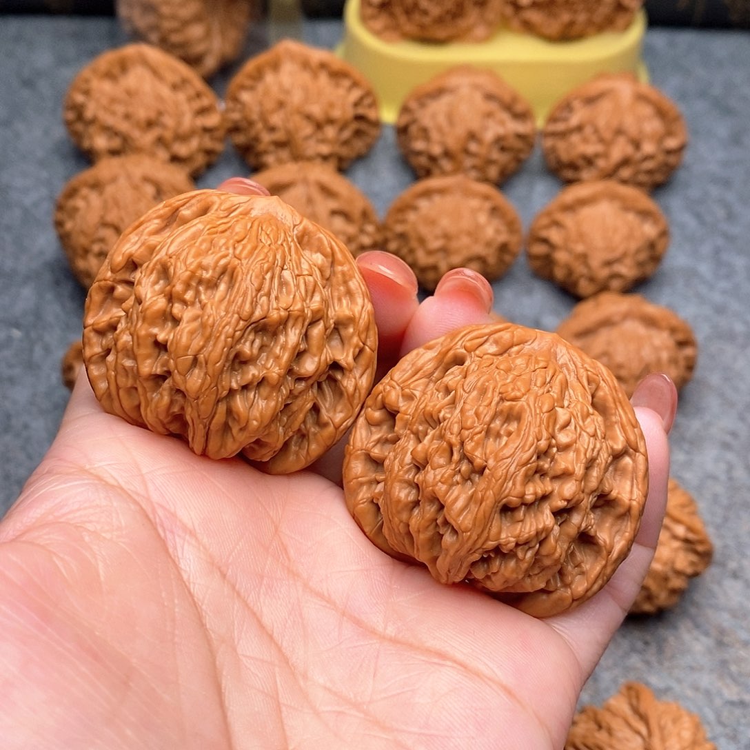 文玩核桃把件精品特价粗筋虎44