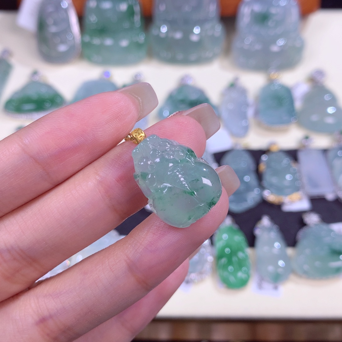 翡翠颈饰18K金镶嵌貔貅