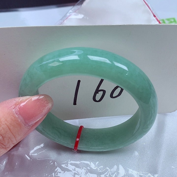 翡翠手镯未镶嵌翡翠