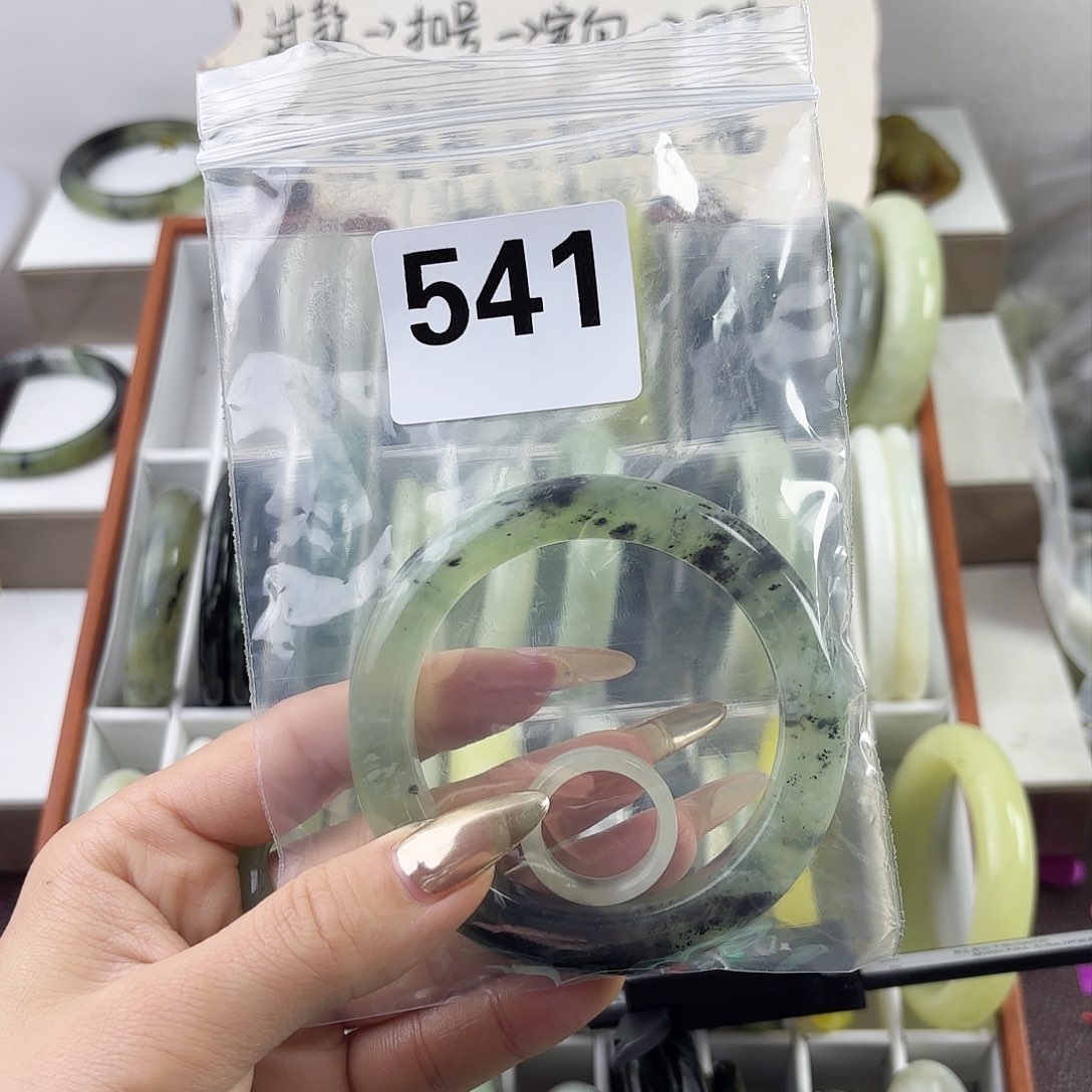 蛇纹石玉手镯未镶嵌赛*