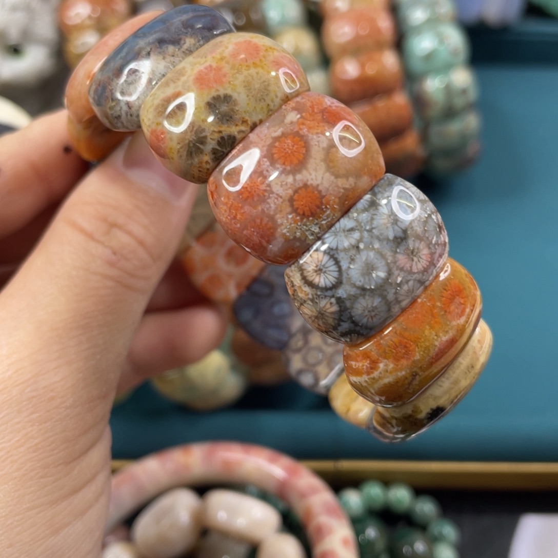 未镶嵌手镯硅化玉