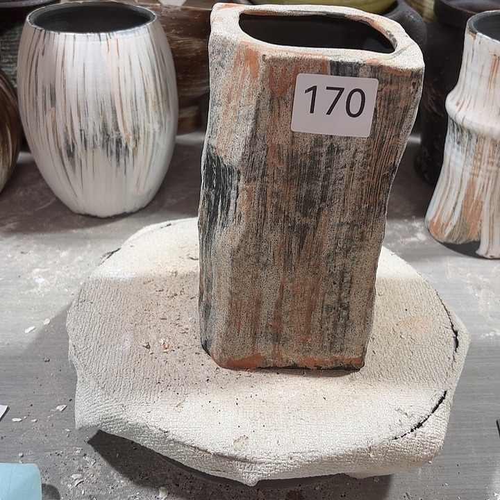 陶摆件170，无孔，高19，口7，