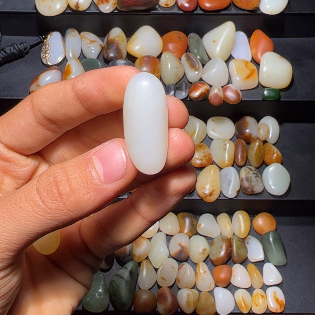 和田玉未镶嵌颈饰7.7克