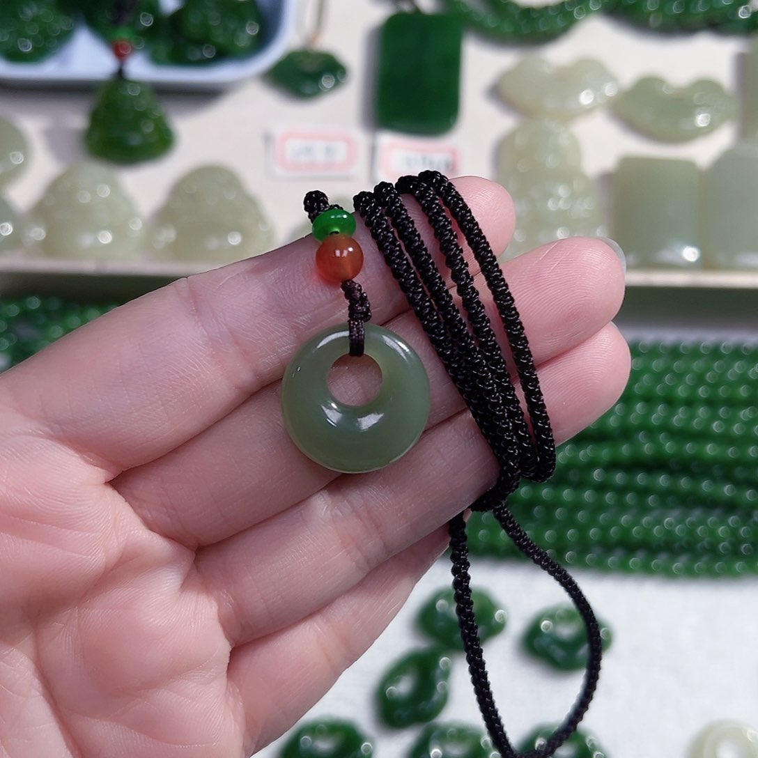 和田玉（糖玉）颈饰未镶嵌