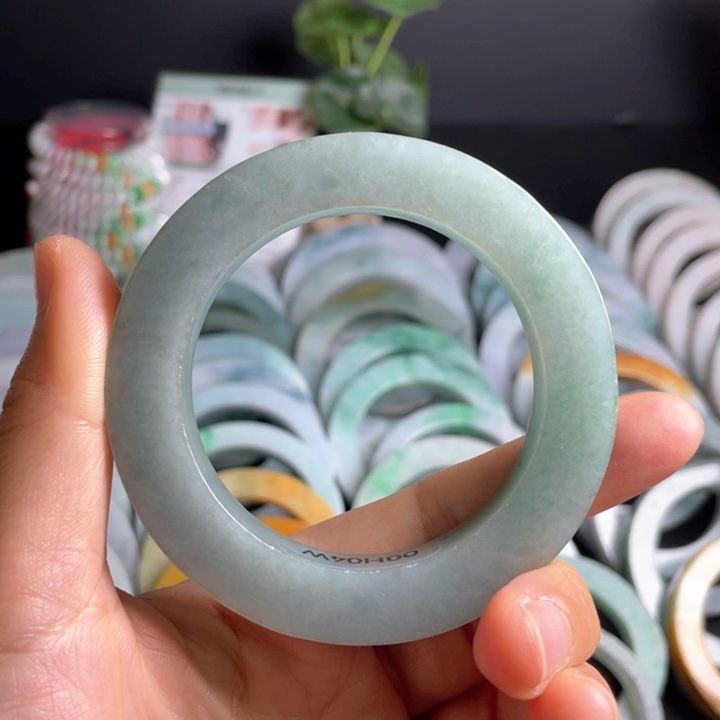 定制翡翠手镯未镶嵌手镯